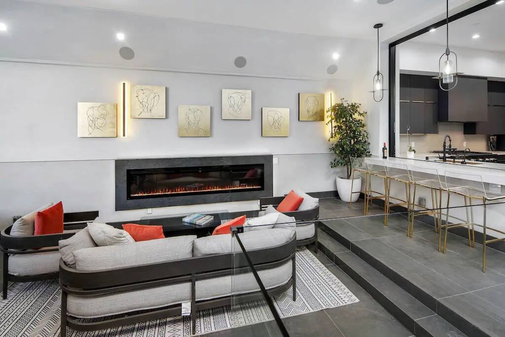 luxury-venice-stay-designer-style-+-pool-and-rooftop/