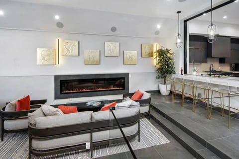 Venice House w Pool Spa Home Theater Rooftop