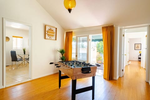 LA Family Retreat w/ Pool, Spa & Games • Sleeps 12