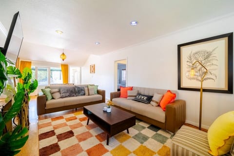 LA Family Retreat w/ Pool, Spa & Games • Sleeps 12