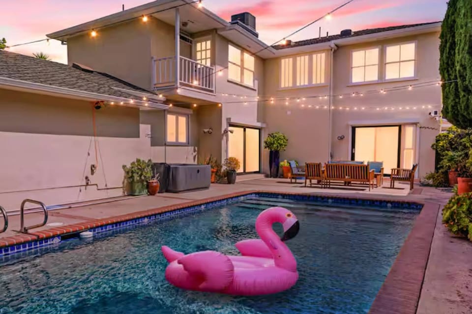 Beverly Hills 6BR Haven w Pool Hot Tub - Los Angeles
