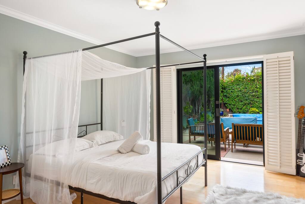 beverly-hills-6br-haven-w-poolandhot-tub/