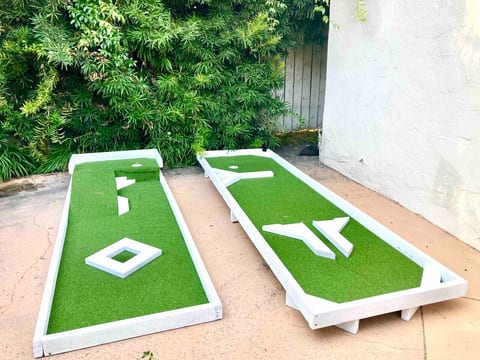 5 mins from Universal with Heated Pool, Spa, Golf & Pong