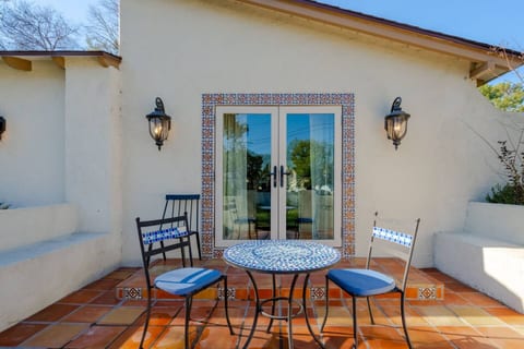 5 mins from Universal with Heated Pool, Spa, Golf & Pong