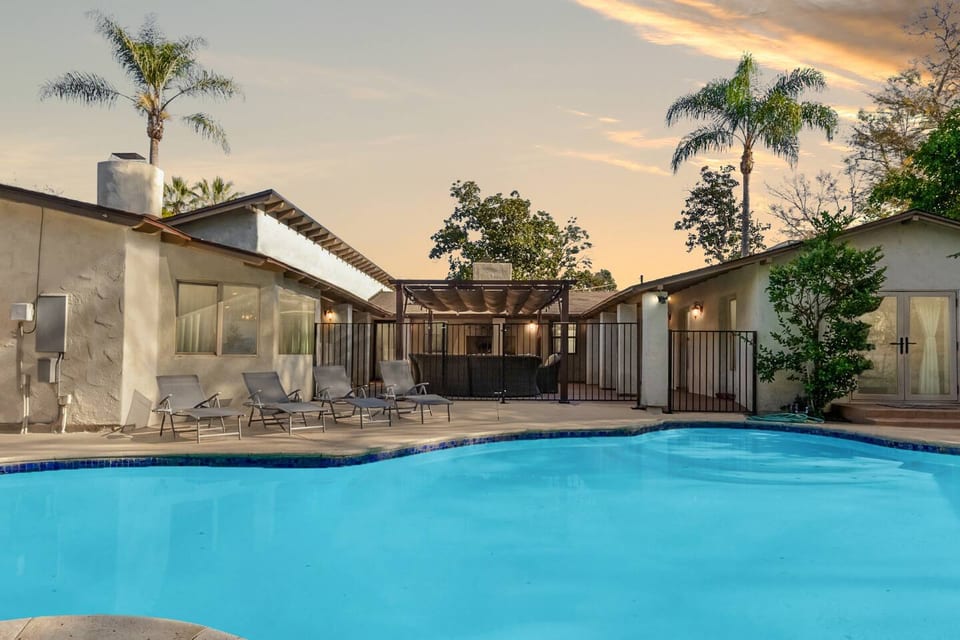 5 Minuten von Universal entfernt mit beheiztem Pool, Spa, Golf & Pong - Los Angeles