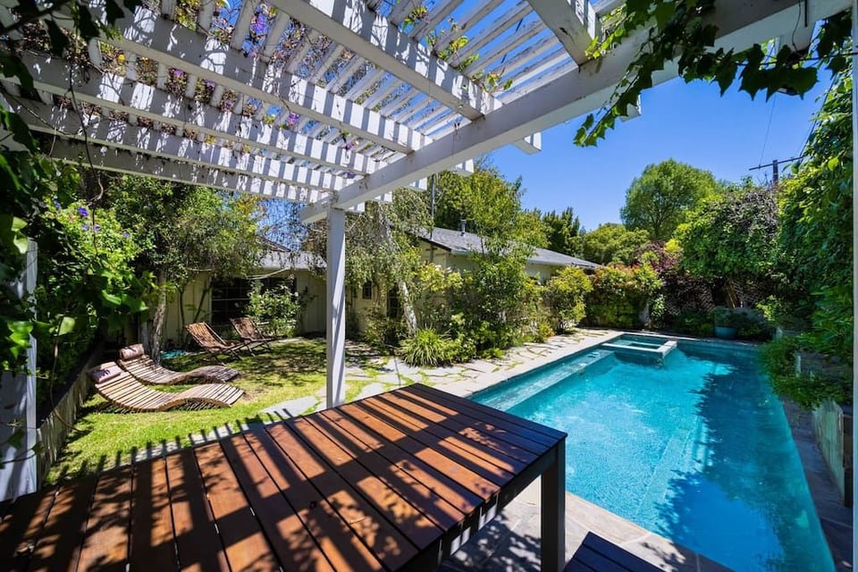 Pool & Spa Ping-Pong Mini-Golf & 5BR - Los Angeles