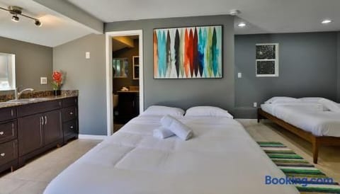 City Paradise Saltwater Pool-Spa and Ping-Pong