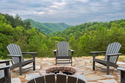Sit around with family or friends around our wood burning firepit while enjoying amazing views.