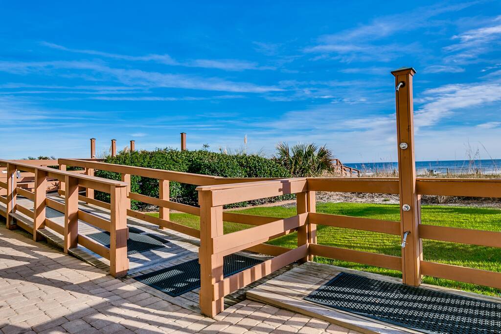 direct-oceanfront-parking-near-doorpool/