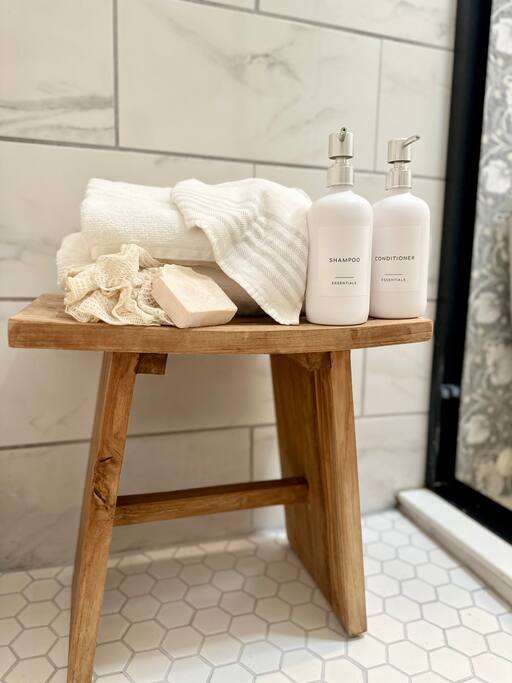 Modern Bamboo bench to keep all your shampoos and bath products tidy and neat!