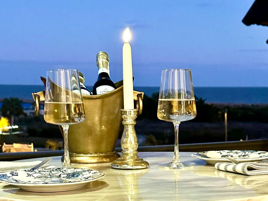 Oceanview w/3-Min Walk Beach| King Bed + Pool Bar