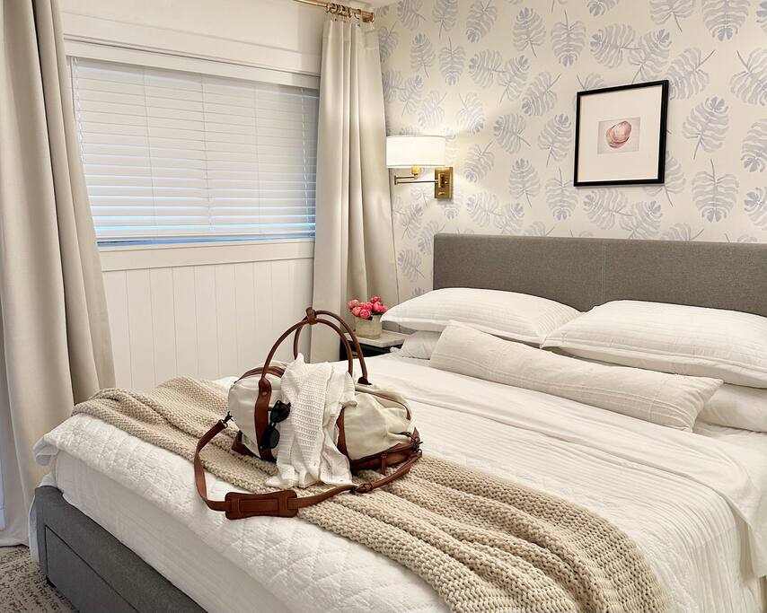 Oceanview w/3-Min Walk Beach| King Bed + Pool Bar