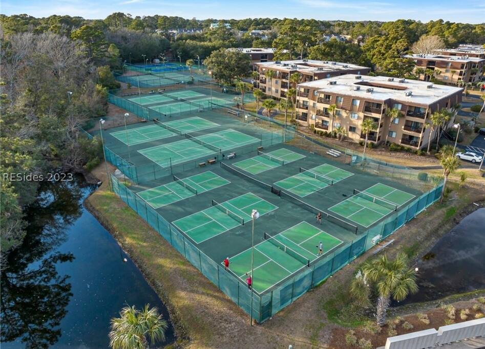 Free Tennis & Pickle Ball Daily!

Tennis anyone???  