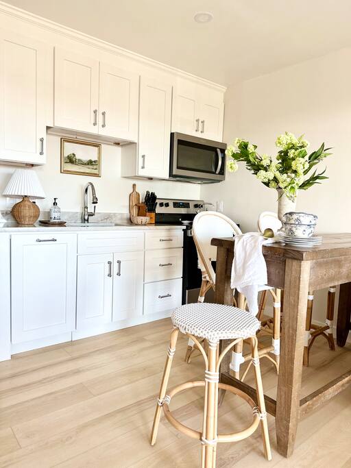 A Chef’s Dream..exceptional white shaker kitchen, soft close. Quartz counters with Premium appliances and finishes.  Every thing you could need to prepare a sumptuous dinner is right here!  Enjoy Ocean views from the Island and you enjoy your dinner