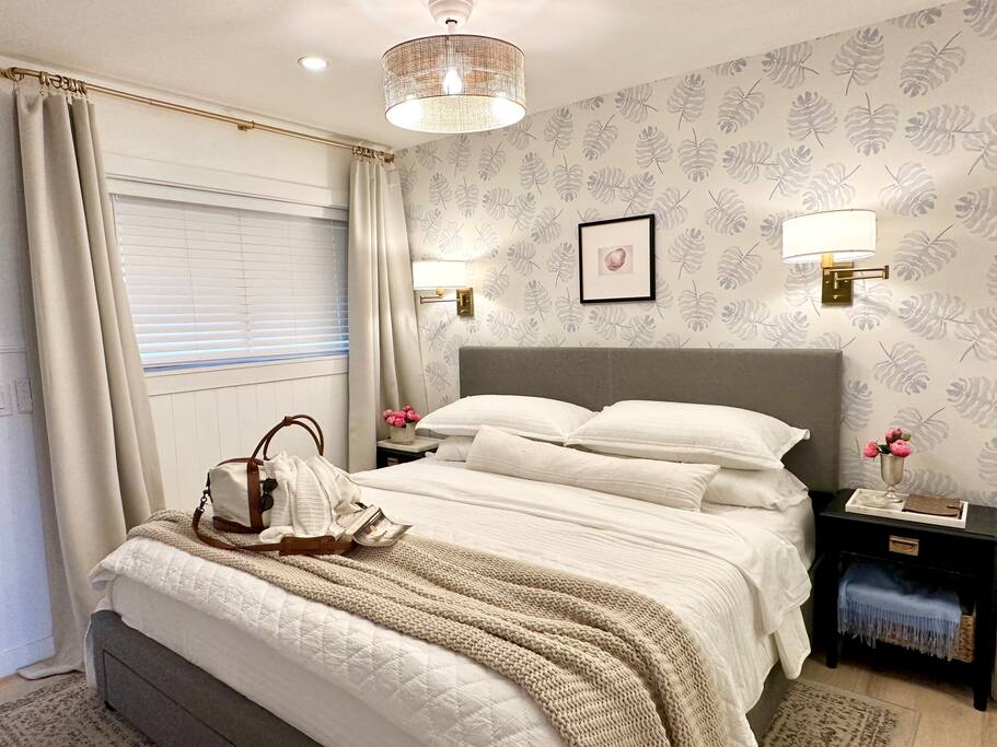 Oceanview w/3-Min Walk Beach| King Bed + Pool Bar