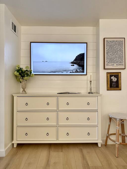 Brand new Shiplap Wall and  55” Samsung Frame TV (looks like a picture when not using tv).  When you are a Guest, you can put up any picture already loaded from Art.com