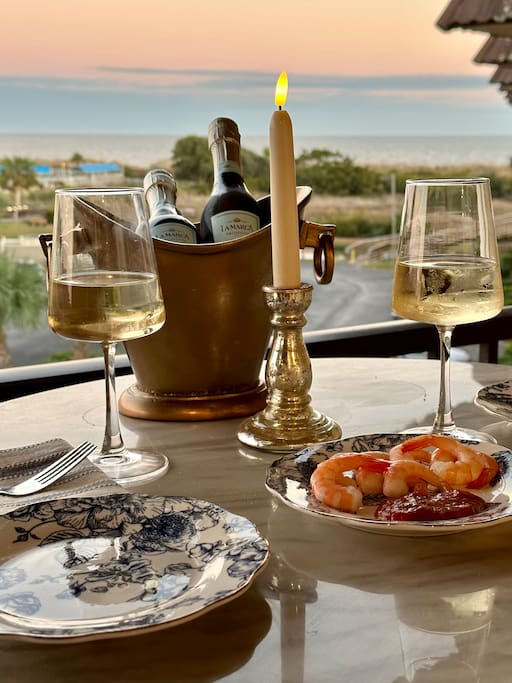 Stunning Ocean views from your private balcony

Enjoy your coffee  in the morning watching the Sun come up and again in the Evening for Drinks while you watch the sky turn a magnificent cotton candy color

Enjoy a snuggle on the loveseat with ottoman