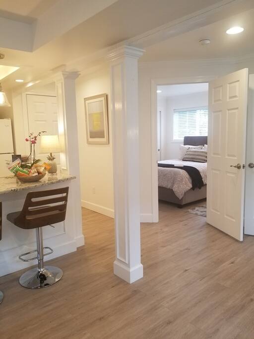 Arbor Suite Apartment - Washer/Dryer, Desk, A/C!