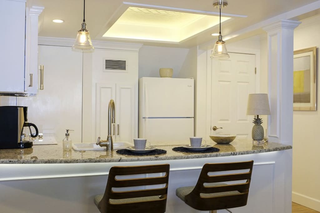 Arbor Suite Apartment - Washer/Dryer, Desk, A/C!
