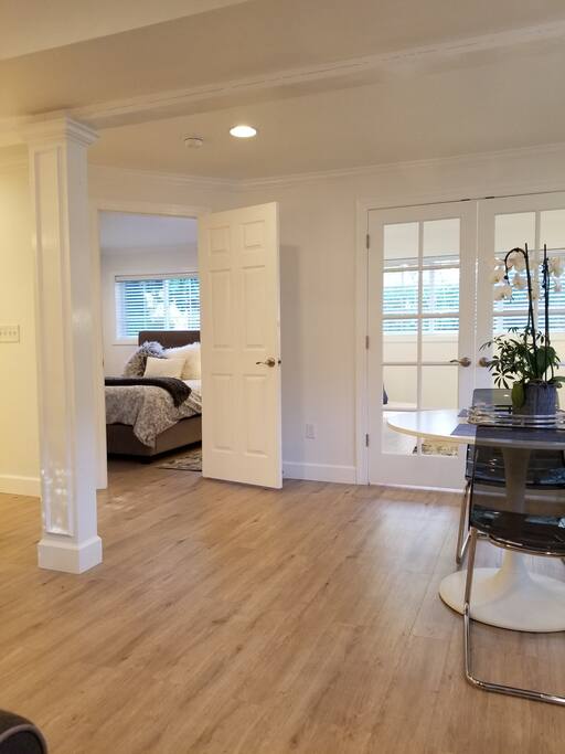 Arbor Suite Apartment - Washer/Dryer, Desk, A/C!