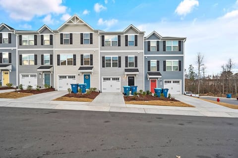 14-day & more stay at Safe, Pet Friendly Townhome