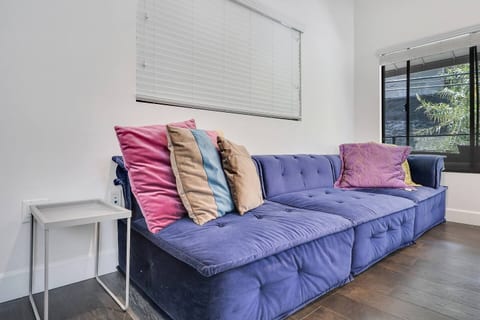 5 min walk  universal  | 2-BR with Balcony
