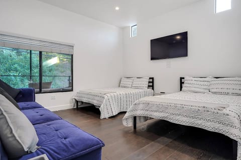 5 min walk  universal  | 2-BR with Balcony