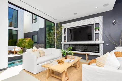 Venice Oasis w Pool, Spa, Rooftop, Walk to Beach