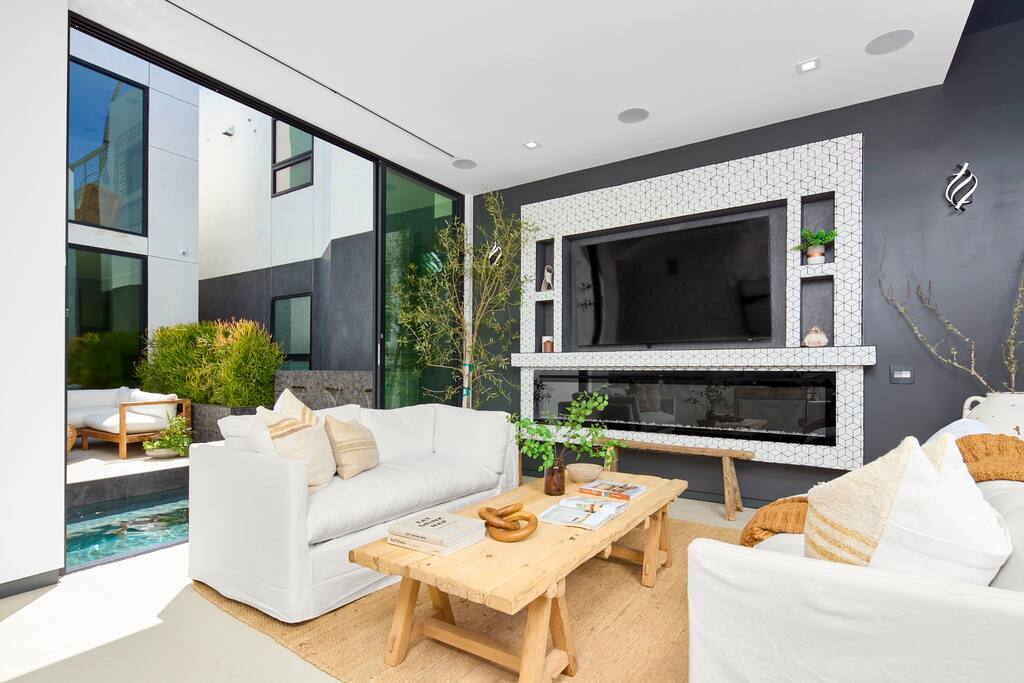 art-deco-elegance-in-venice-or-pool-spa-rooftop/