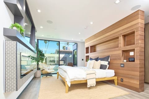 Venice Oasis w Pool, Spa, Rooftop, Walk to Beach