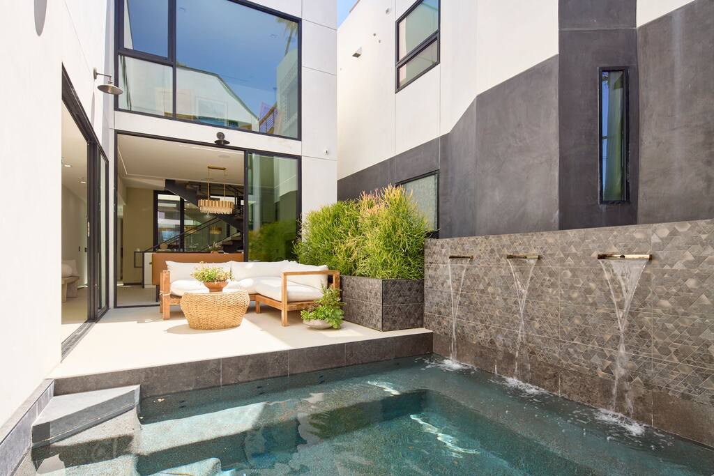 art-deco-elegance-in-venice-or-pool-spa-rooftop/