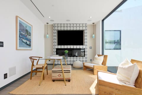 Venice Oasis w Pool, Spa, Rooftop, Walk to Beach