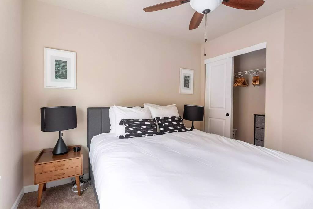 Cozy Townhouse in Beaverton - Near Downtown, Family-Friendly!