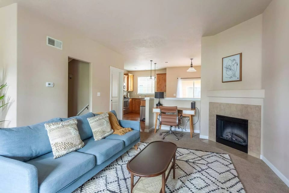 Cozy Townhouse in Beaverton - Near Downtown, Family-Friendly! - Beaverton