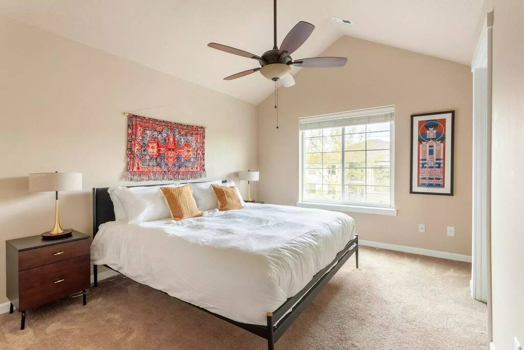 Cozy Townhouse in Beaverton - Near Downtown, Family-Friendly!