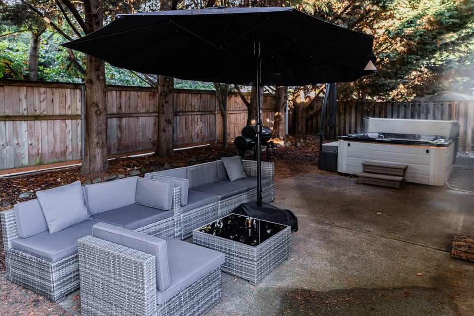 Family-Friendly Home with Hot Tub and BBQ - Vancouver