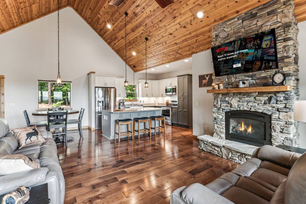 Highland Overlook- Enjoy the Mountains & Lake!
