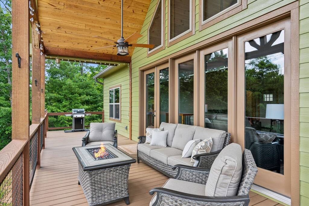 Highland Overlook- Enjoy the Mountains & Lake!
