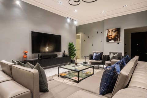 George Residence - Stylish 2BR Apartment in Ikoyi