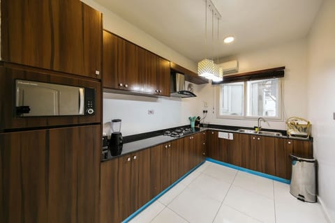 A modern, fully equipped kitchen designed for both style and functionality, making cooking a seamless and enjoyable experience.