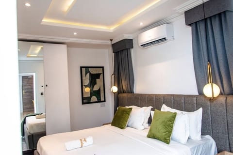 George Residence – Modern 1BR in Lekki | Fast WiFi