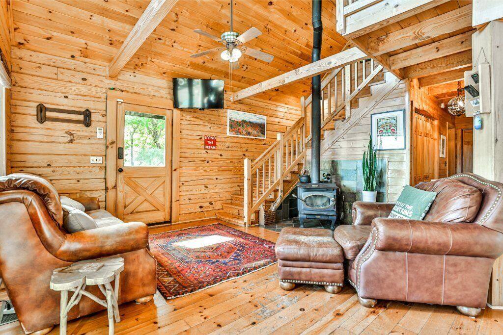 secluded-a-frame-or-hot-tub-or-views-or-3-mi-to-town!/