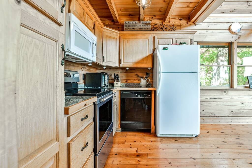 secluded-a-frame-or-hot-tub-or-views-or-3-mi-to-town!/