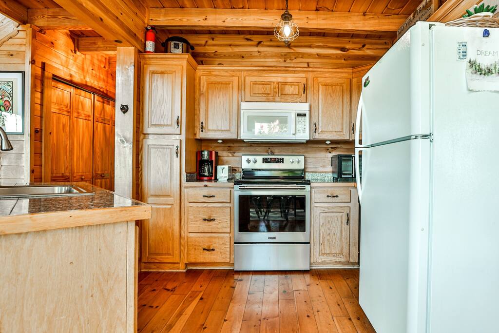 secluded-a-frame-or-hot-tub-or-views-or-3-mi-to-town!/