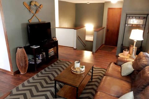 270 degree Lake Front Townhouse, hot tub, kayaks