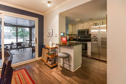 Water Front Townhouse, Kayaks, Hot Tub, Lake Views