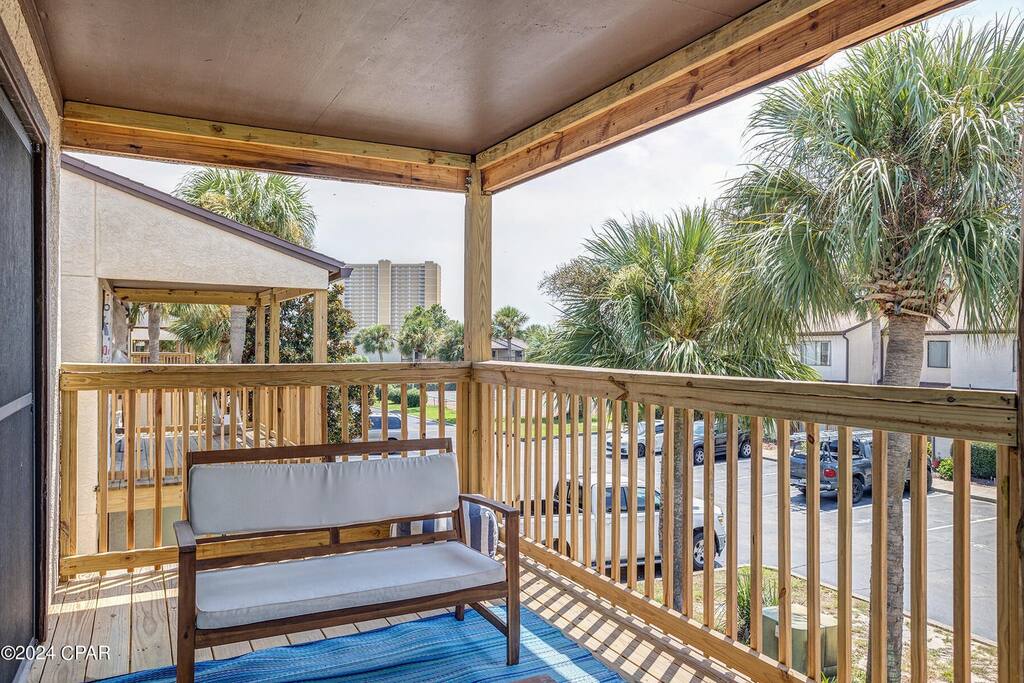 Portside Resort Gem minutes away from the beach!