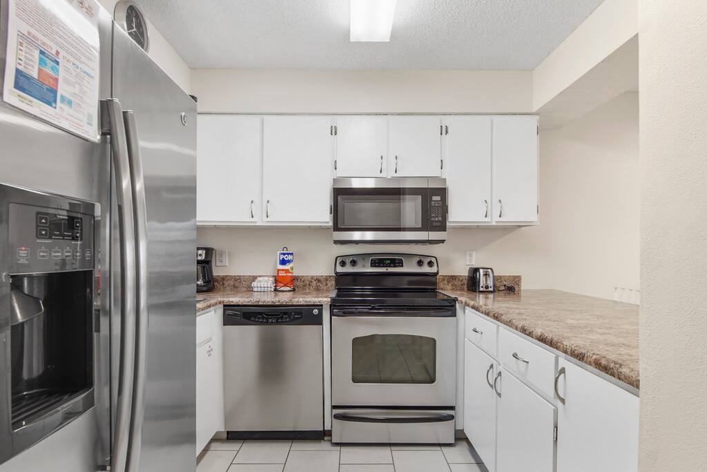 Portside Resort Gem minutes away from the beach!