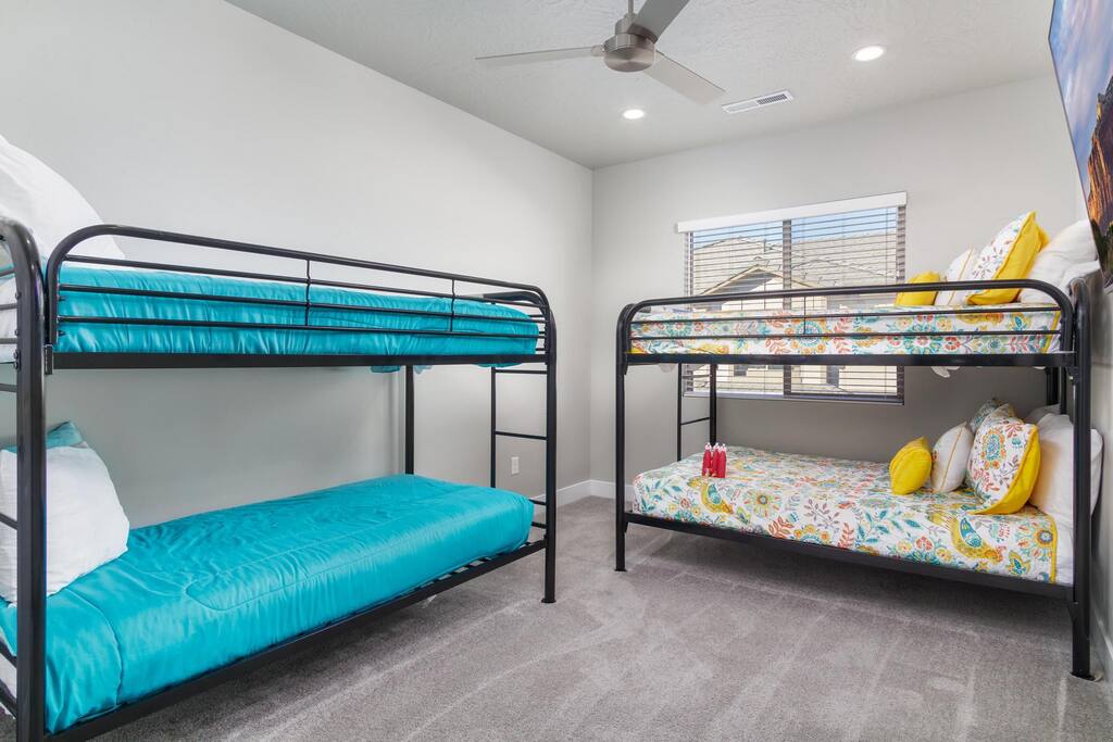 hurricane-ut:-sleeps-19-private-hot-tub-resort/