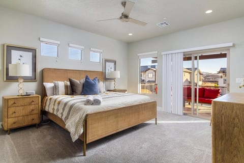 Hurricane UT: Sleeps 19, Private Hot Tub, Resort